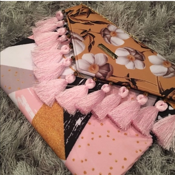 Edgy clutch